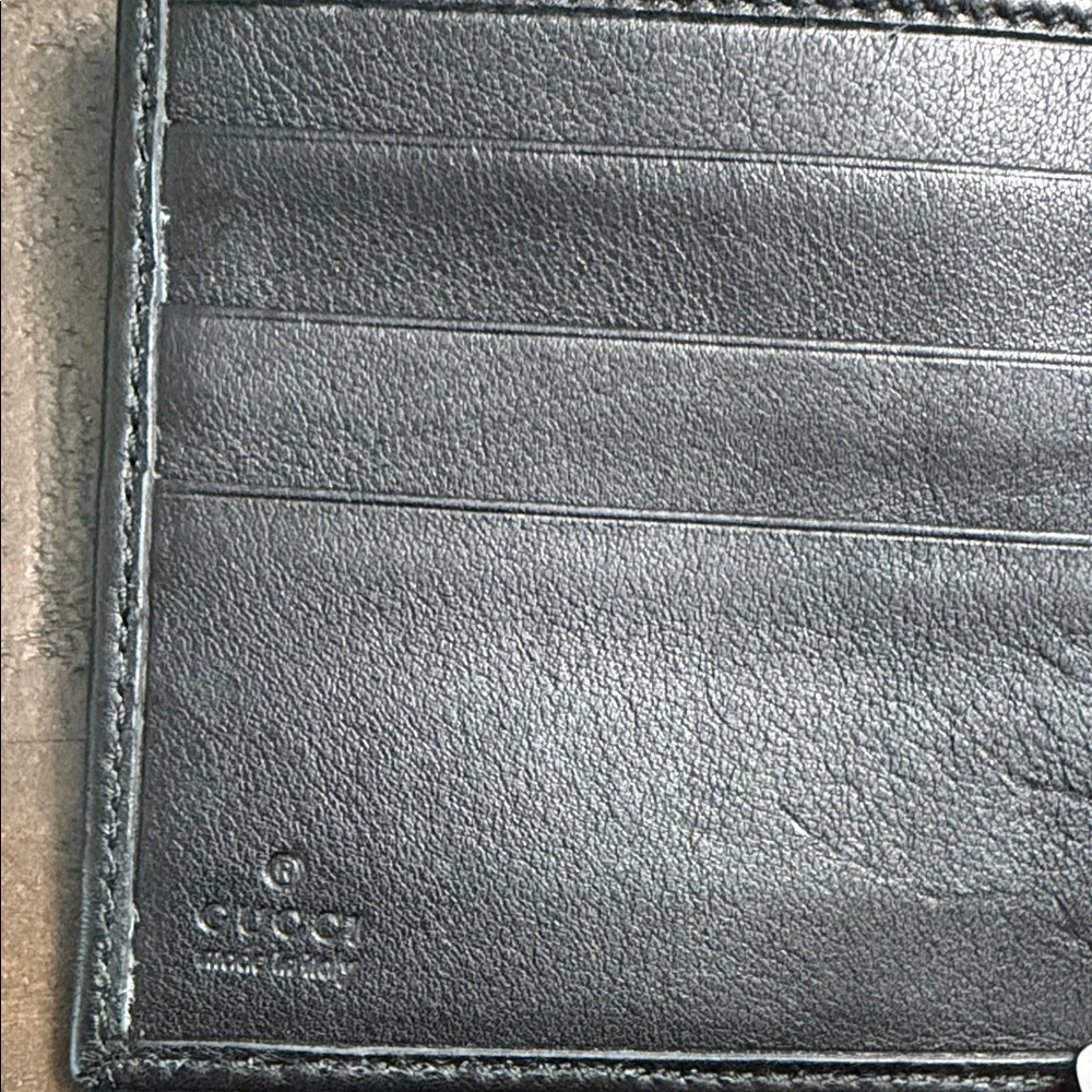 Authentic Gucci Black Leather Men’s wallet
